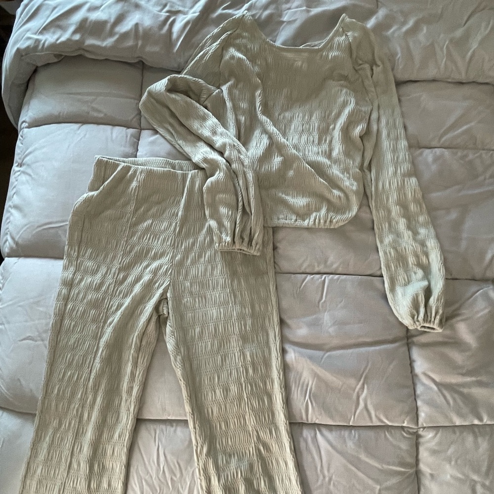 Pastel green pants set